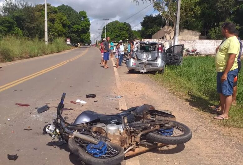 Jovem De Anos Morre Ap S Colidir Moto Na Traseira De Carro Em