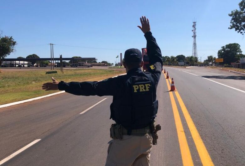 PRF reforça policiamento nas rodovias no período de festas de fim de