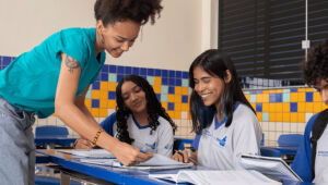 Seduc abre seleção com bolsas de R$ 2,1 mil mensais para professores 