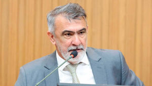 Justiça dá 15 dias para Aleto comprovar equilíbrio entre comissionados e efetivos