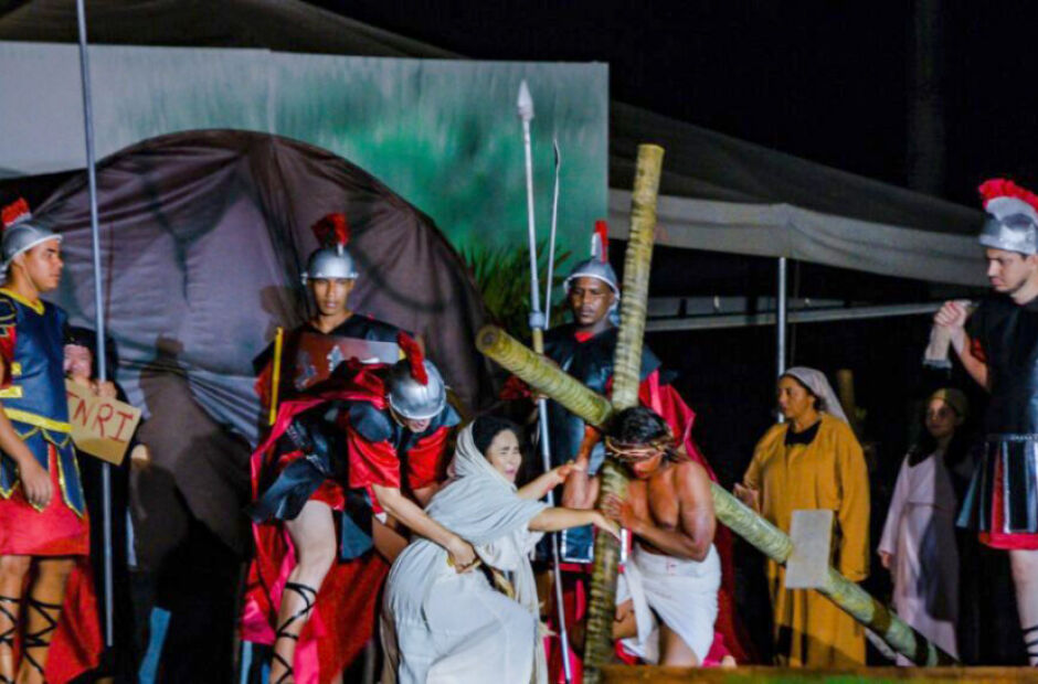 Com Giselle Itié, Paixão de Cristo será encenada nesta sexta na praça dos Girassóis