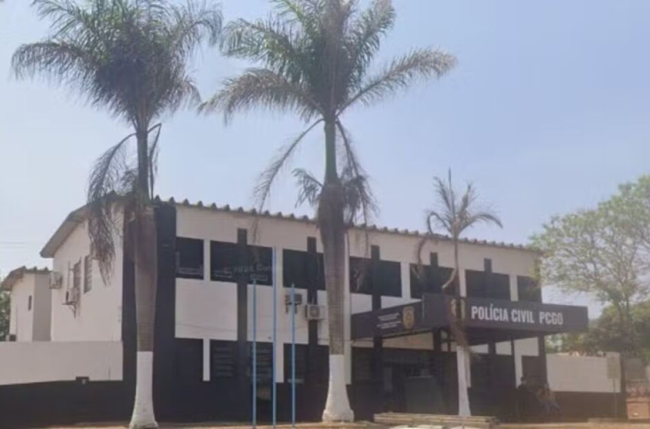 Mãe é presa por tentar matar filha após se endividar com 'jogo do tigrinho'