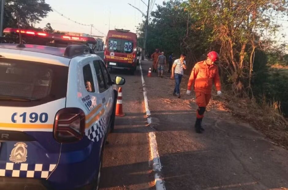 Motociclista que morreu após bater em árvore estava sendo perseguido