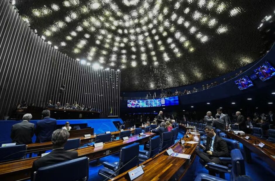 Senado aprova PL que limita exposição de crianças a conteúdos impróprios