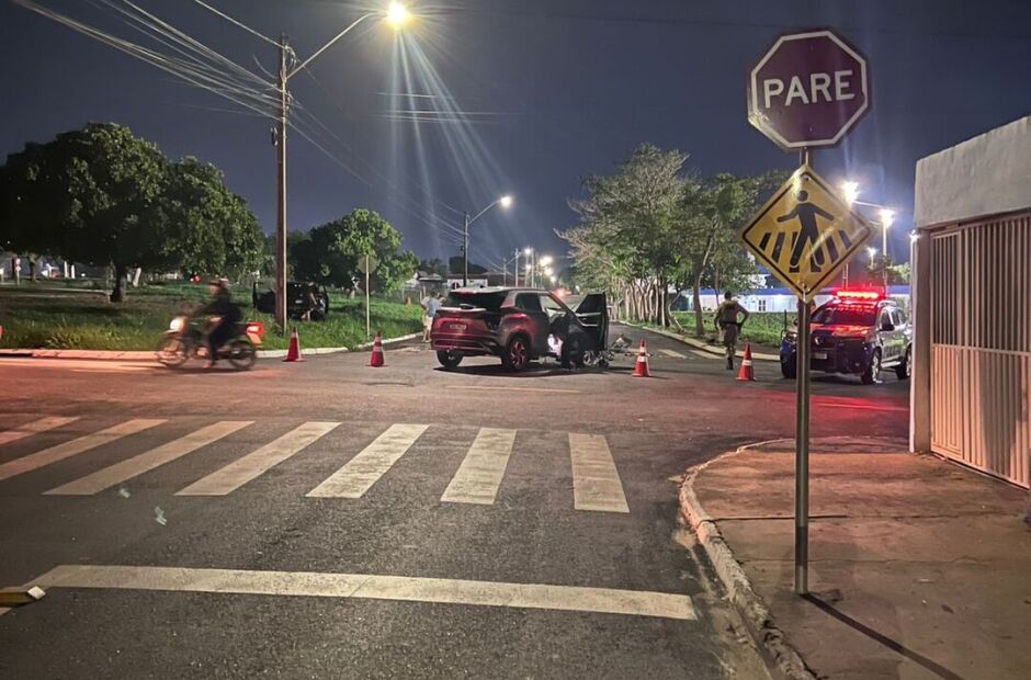 Motorista b&ecirc;bado vai parar na delegacia ap&oacute;s colis&atilde;o em cruzamento de Aragua&iacute;na 