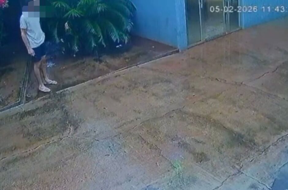 V&iacute;deo flagra fuga de cliente acusado de dar calote em bordel de Aragua&iacute;na