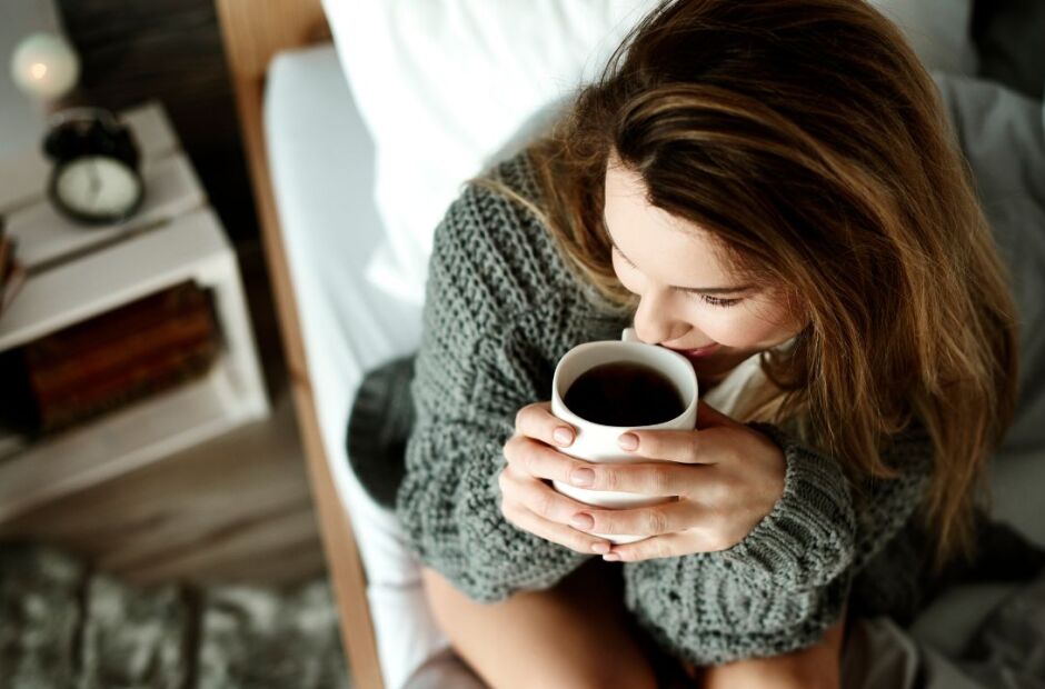 Beber caf&eacute; ou ch&aacute; diariamente pode reduzir risco de dem&ecirc;ncia; aponta estudo