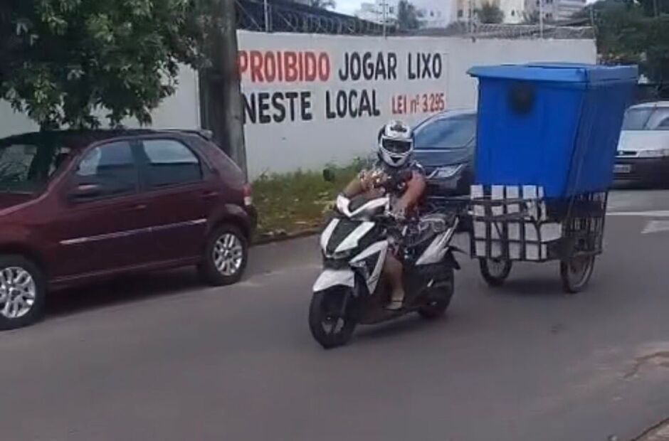  Revelada a origem da lixeira azul que viralizou ap&oacute;s flagra nas ruas de Aragua&iacute;na 