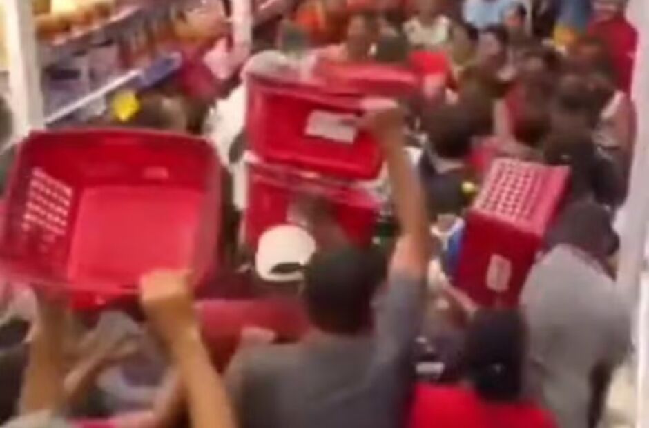 Supermercado atrai multid&atilde;o com macarr&atilde;o instant&atilde;neo a um centavo 