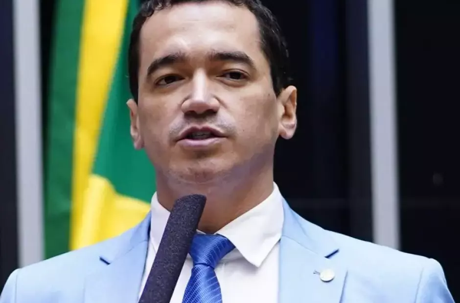 Guimar&atilde;es ironiza advers&aacute;rios e aponta manipula&ccedil;&atilde;o de pesquisas no Tocantins