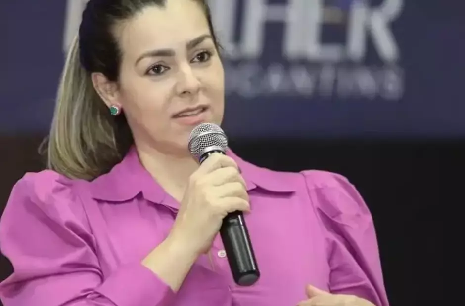 Cinthia reage a press&otilde;es internas e acusa tentativa de tomada do PSDB no Tocantins
